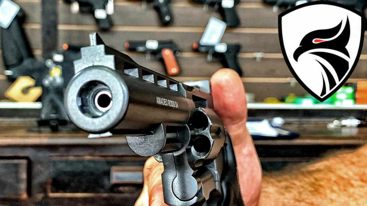 Mercado clandestino de armas de fogo